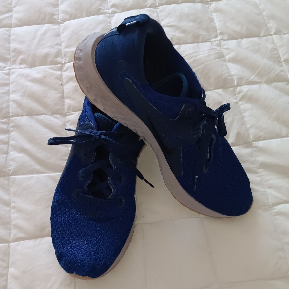 Nike Legend reacts